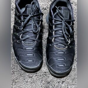 NIKE VAPORMAX TRIPLE BLACK MENS SIZE 11.5